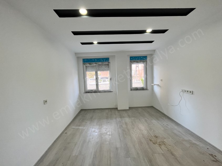 CUMHURİYETTE TRAMVAY YAKINI FIRSAT SIFIR 1+1