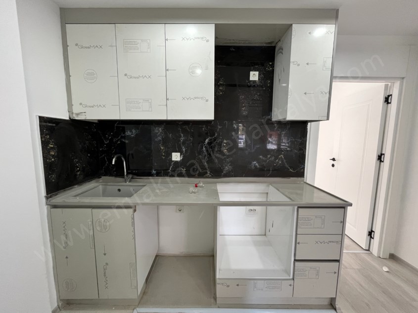 CUMHURİYETTE TRAMVAY YAKINI FIRSAT SIFIR 1+1