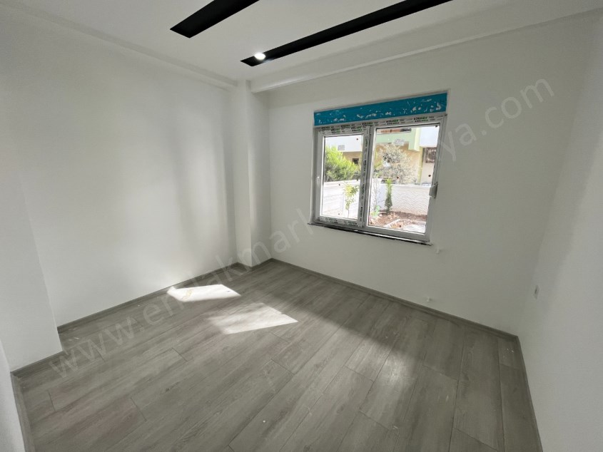 CUMHURİYETTE TRAMVAY YAKINI FIRSAT SIFIR 1+1