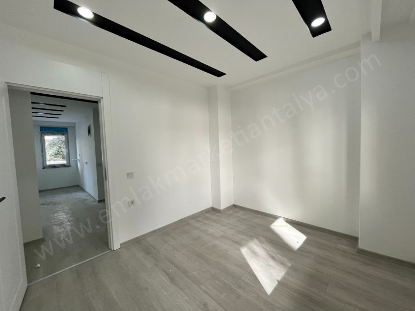 CUMHURİYETTE TRAMVAY YAKINI FIRSAT SIFIR 1+1