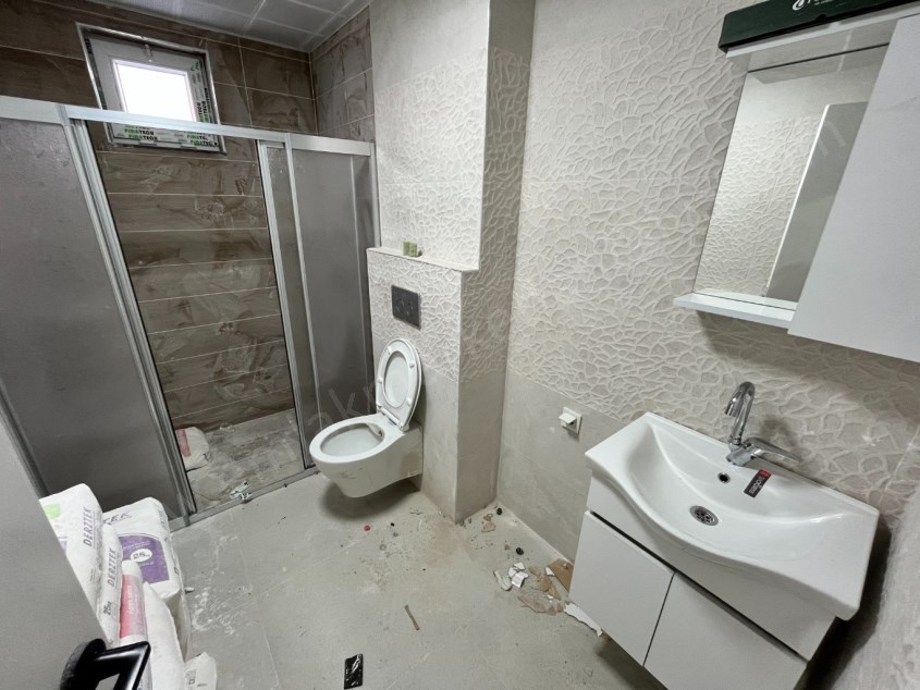 CUMHURİYETTE TRAMVAY YAKINI FIRSAT SIFIR 1+1