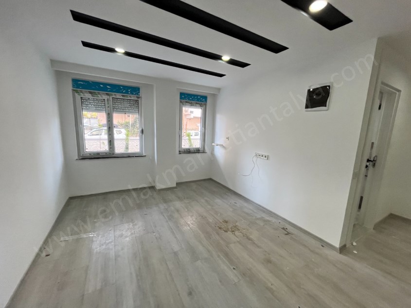 CUMHURİYETTE TRAMVAY YAKINI FIRSAT SIFIR 1+1