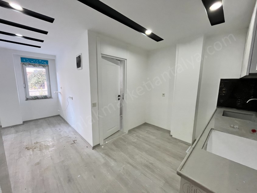 CUMHURİYETTE TRAMVAY YAKINI FIRSAT SIFIR 1+1