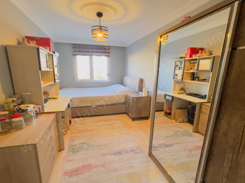 CADDE ÜSTÜ AYRI MUTFAKLI ASANSÖRLÜ GENİŞ 3+1