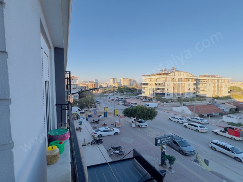 CADDE ÜSTÜ AYRI MUTFAKLI ASANSÖRLÜ GENİŞ 3+1