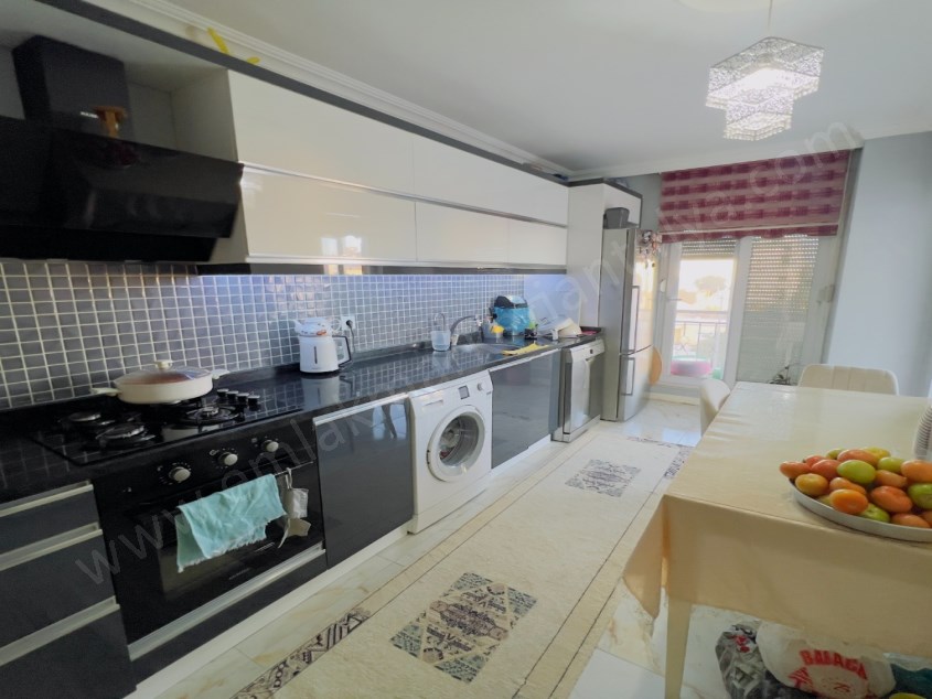 CADDE ÜSTÜ AYRI MUTFAKLI ASANSÖRLÜ GENİŞ 3+1