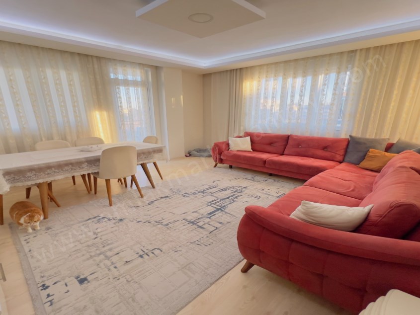 CADDE ÜSTÜ AYRI MUTFAKLI ASANSÖRLÜ GENİŞ 3+1