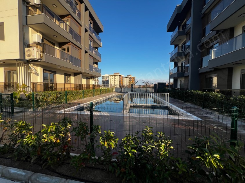 GÖKSUDA YÜZME HAVUZLU OTOPARKLI SİTEDE 1+1 DAİRE