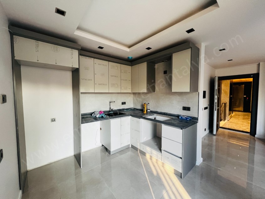 GÖKSUDA YÜZME HAVUZLU OTOPARKLI SİTEDE 1+1 DAİRE