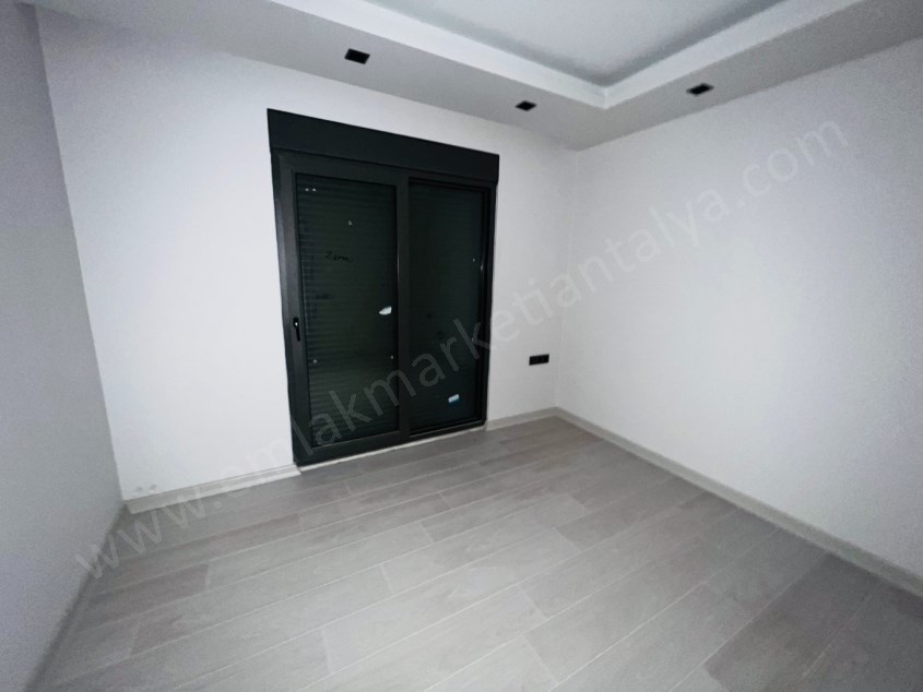 GÖKSUDA YÜZME HAVUZLU OTOPARKLI SİTEDE 1+1 DAİRE