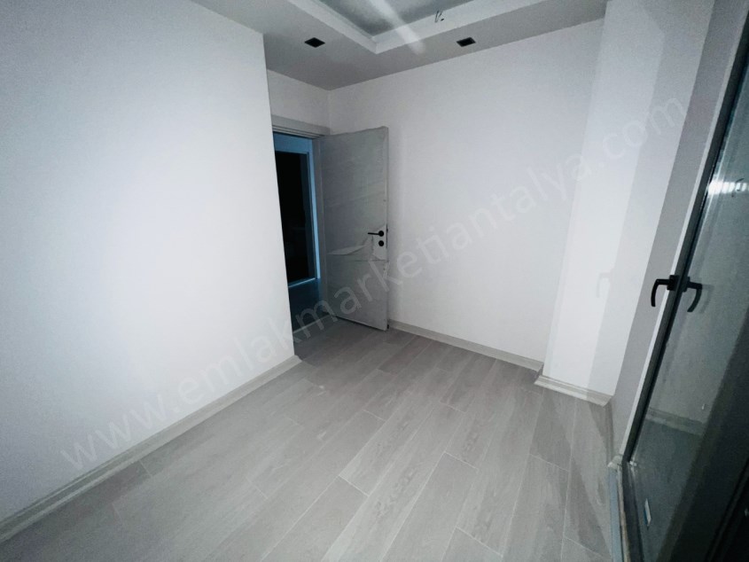 GÖKSUDA YÜZME HAVUZLU OTOPARKLI SİTEDE 1+1 DAİRE