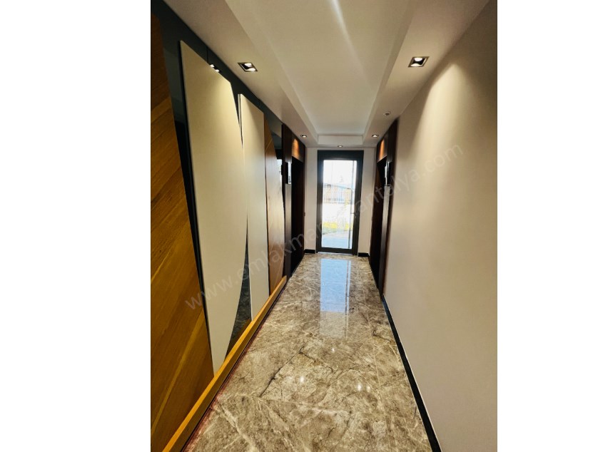 YÜZME HAVUZLU OTOPARKLI LÜKS SİTEDE 1+1 DAİRE