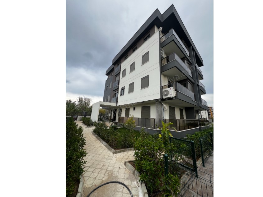 YÜZME HAVUZLU OTOPARKLI LÜKS SİTEDE 1+1 DAİRE
