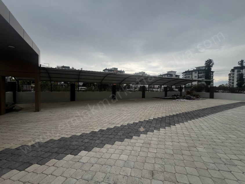 YÜZME HAVUZLU OTOPARKLI LÜKS SİTEDE 1+1 DAİRE