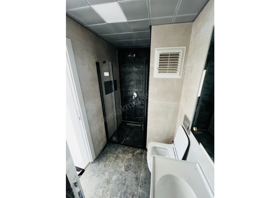 YÜZME HAVUZLU OTOPARKLI LÜKS SİTEDE 1+1 DAİRE