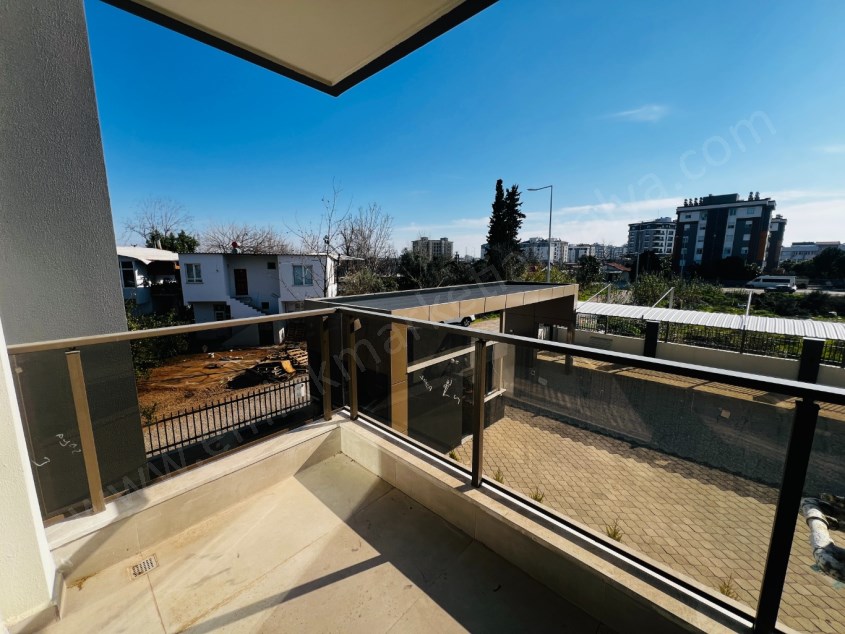 YÜZME HAVUZLU OTOPARKLI LÜKS SİTEDE 1+1 DAİRE