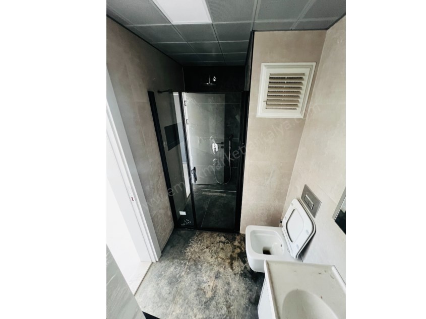 YÜZME HAVUZLU OTOPARKLI LÜKS SİTEDE 1+1 DAİRELER