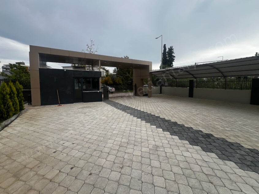 YÜZME HAVUZLU OTOPARKLI LÜKS SİTEDE 1+1 DAİRELER