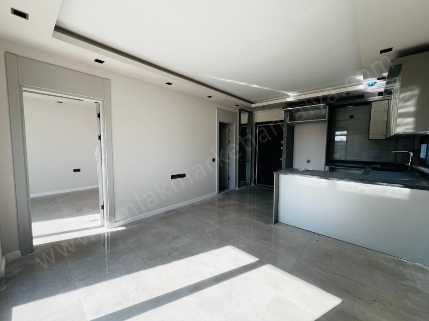 YÜZME HAVUZLU OTOPARKLI LÜKS SİTEDE 1+1 DAİRELER