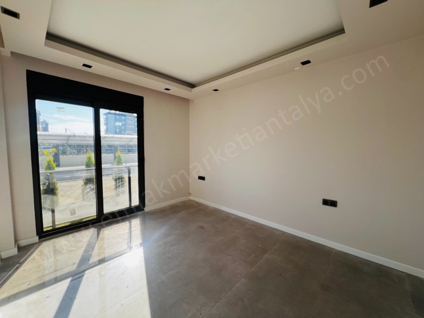 YÜZME HAVUZLU OTOPARKLI LÜKS SİTEDE 1+1 DAİRELER