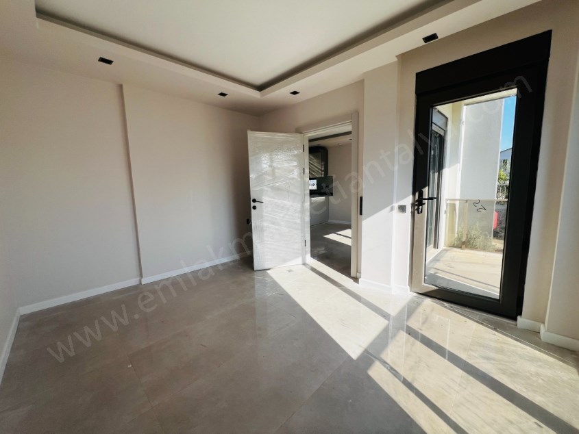 YÜZME HAVUZLU OTOPARKLI LÜKS SİTEDE 1+1 DAİRELER