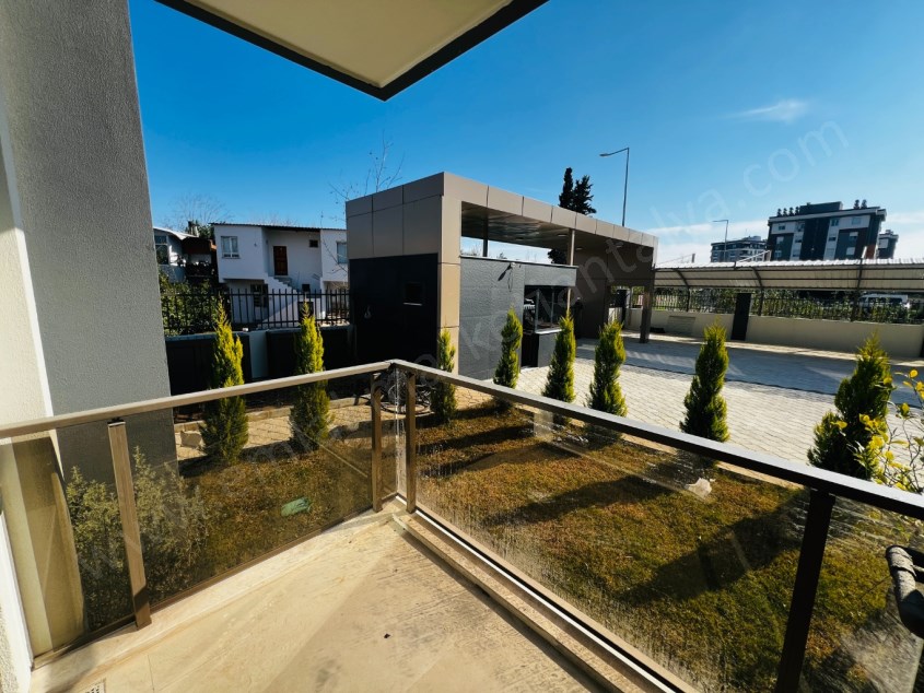 YÜZME HAVUZLU OTOPARKLI LÜKS SİTEDE 1+1 DAİRELER