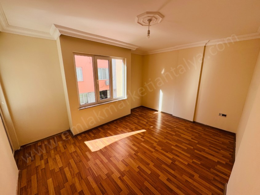 HURMA MAH. MERKEZİ KONUMDA SİTE İÇİ KATTA 3+1