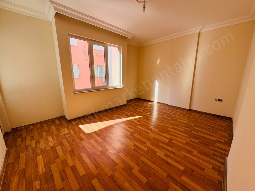 HURMA MAH. MERKEZİ KONUMDA SİTE İÇİ KATTA 3+1