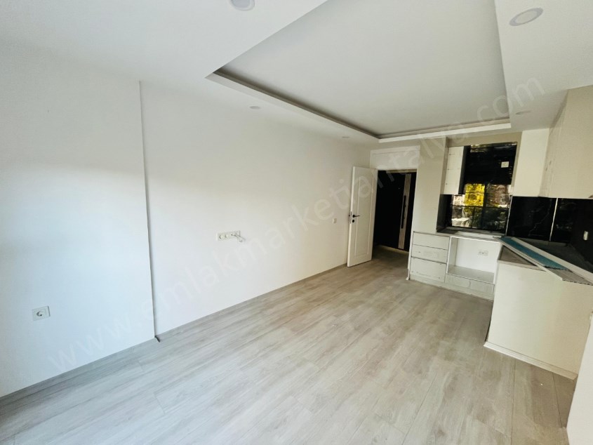 CUMHURİYETTE KATTA SIFIR, KULLANIŞLI 1+1 DAİRE 