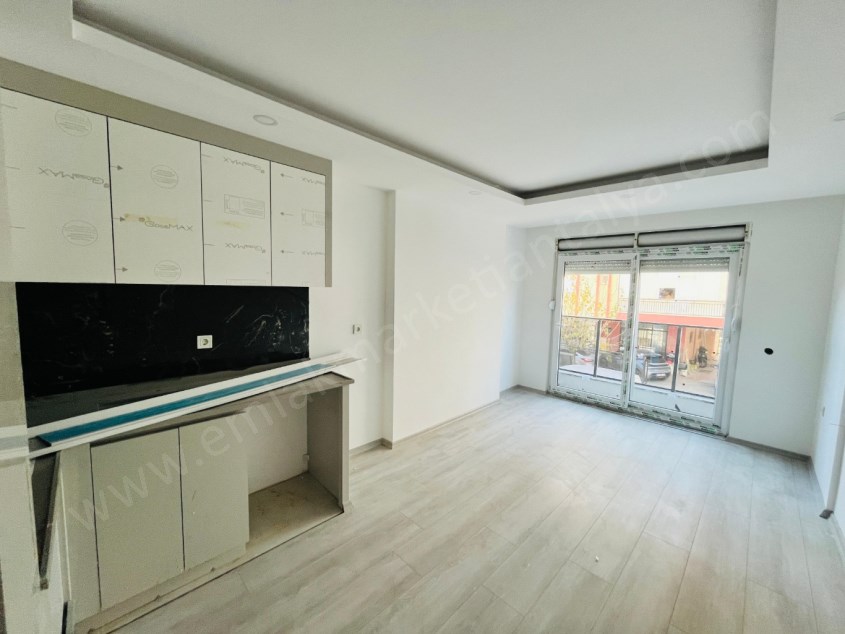 CUMHURİYETTE KATTA SIFIR, KULLANIŞLI 1+1 DAİRE 