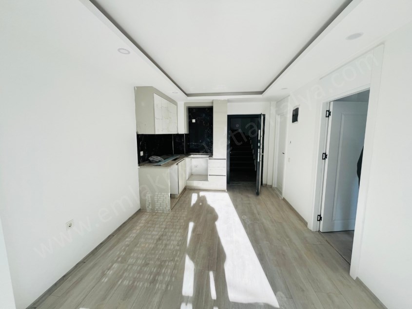 OPERA YAŞAM YAKINI KATTA SIFIR 1+1 LER !