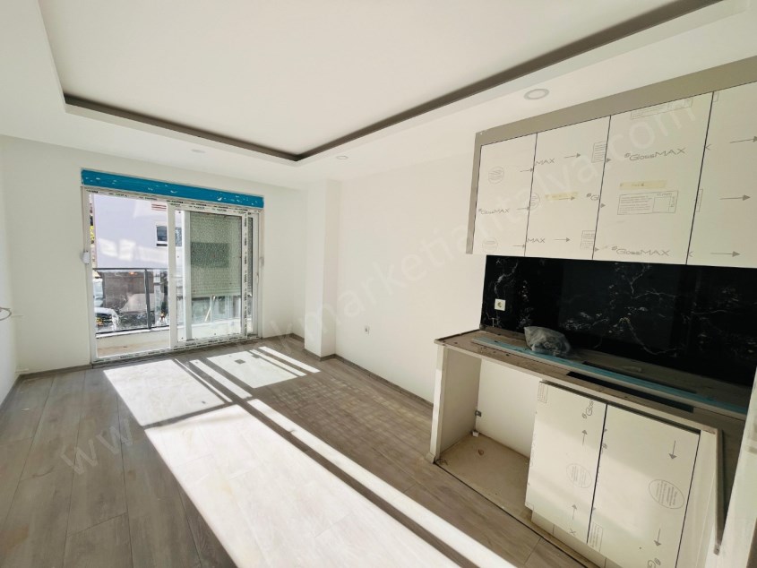 CUMHURİYET, SGK YAKINI ARAKATTA SIFIR 1+1 LER 