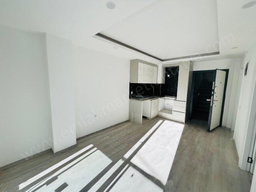 CUMHURİYET, SGK YAKINI ARAKATTA SIFIR 1+1 LER 