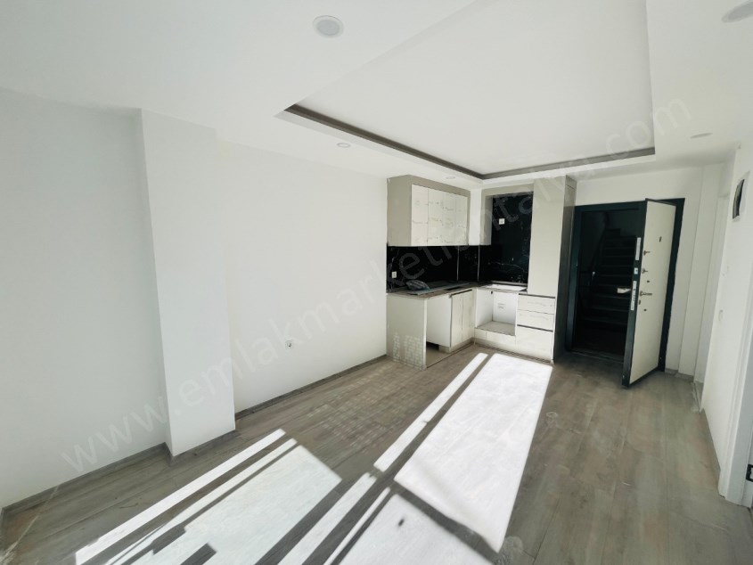 CUMHURİYET, SGK YAKINI ARAKATTA SIFIR 1+1 LER 