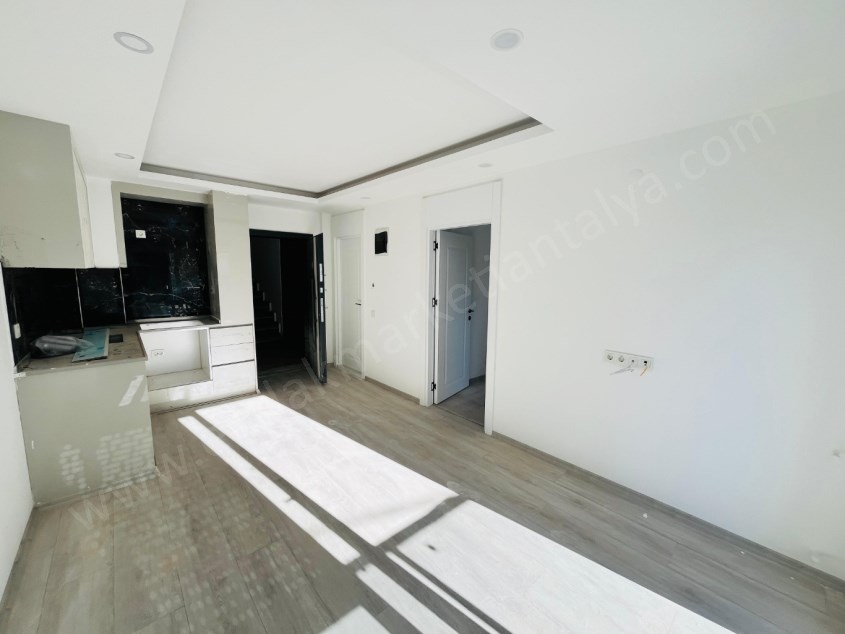 CUMHURİYET, SGK YAKINI ARAKATTA SIFIR 1+1 LER 