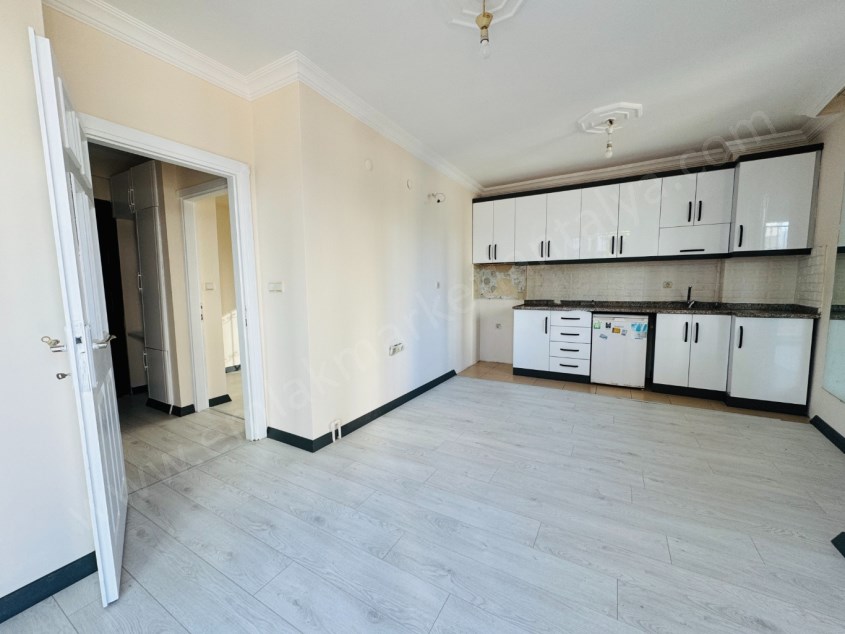 12.CADDE YAKINI ÖNÜ AÇIK FERAH 1+1