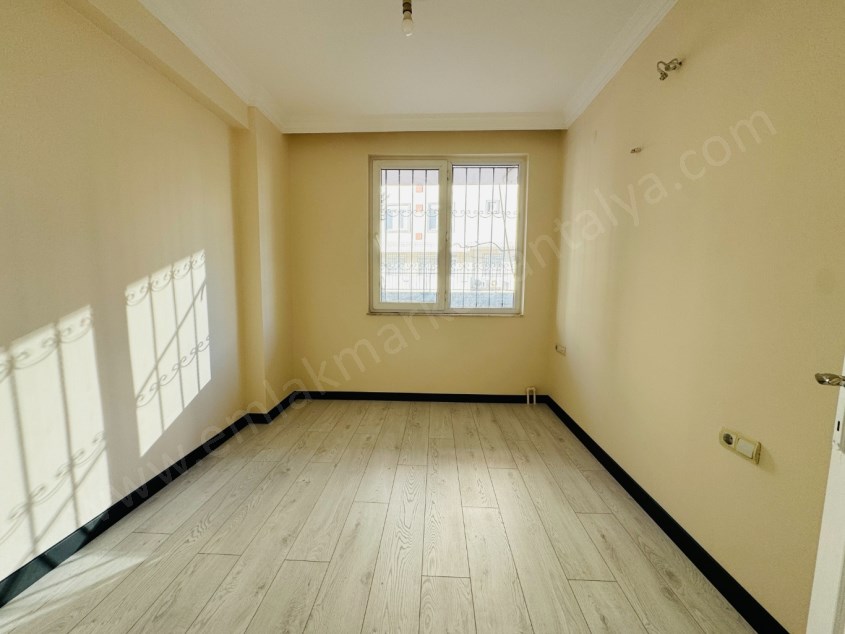 12.CADDE YAKINI ÖNÜ AÇIK FERAH 1+1