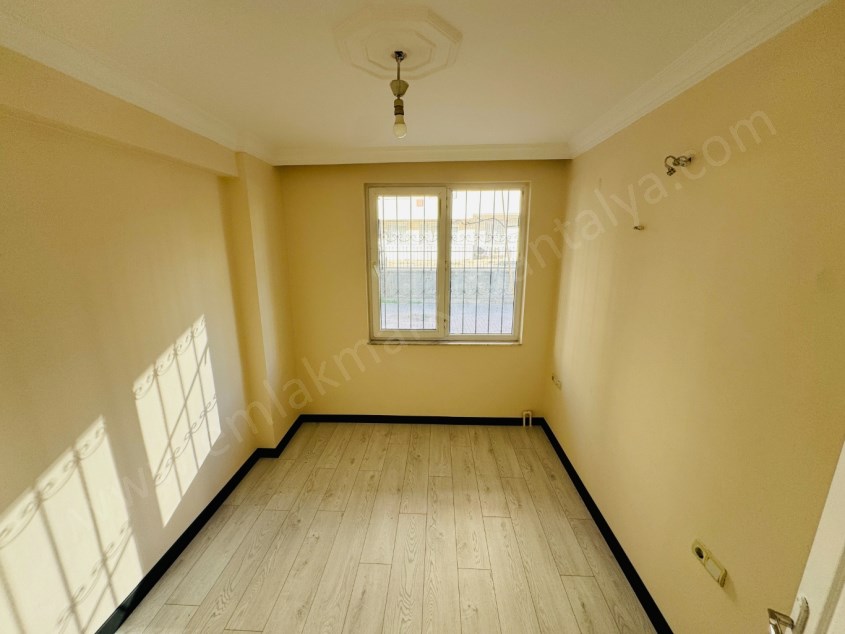 12.CADDE YAKINI ÖNÜ AÇIK FERAH 1+1