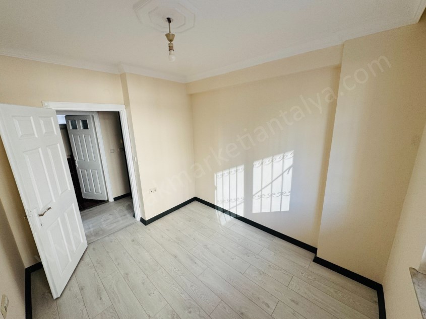 12.CADDE YAKINI ÖNÜ AÇIK FERAH 1+1