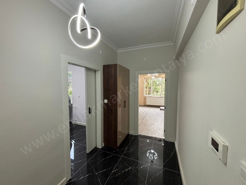 KONYAALTI SAHİLİNE YÜRÜYÜŞ MESAFESİNDE İÇİ YAPILI 2+1