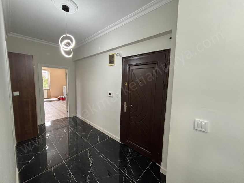 KONYAALTI SAHİLİNE YÜRÜYÜŞ MESAFESİNDE İÇİ YAPILI 2+1