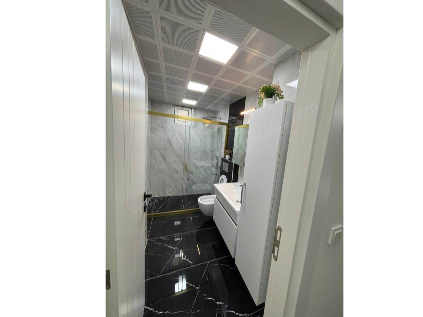 KONYAALTI SAHİLİNE YÜRÜYÜŞ MESAFESİNDE İÇİ YAPILI 2+1