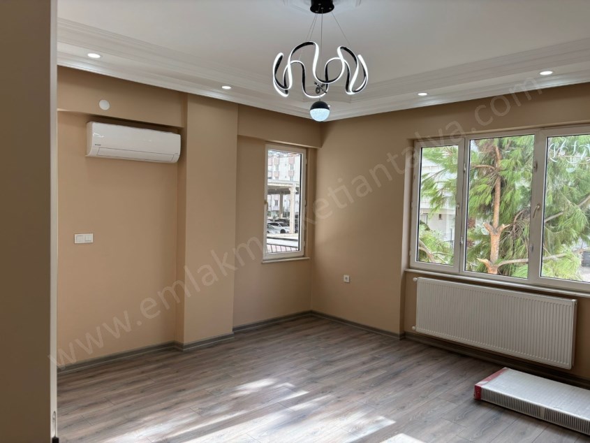 KONYAALTI SAHİLİNE YÜRÜYÜŞ MESAFESİNDE İÇİ YAPILI 2+1