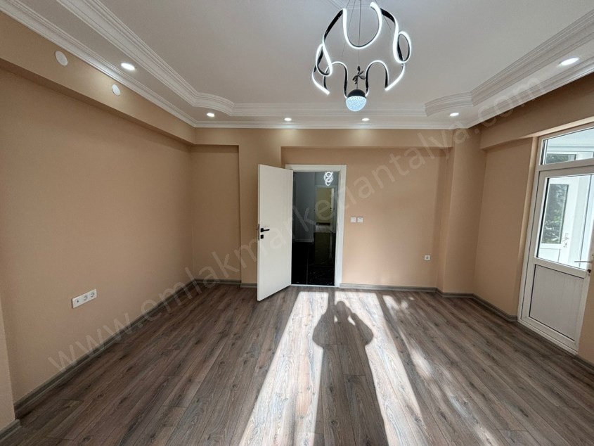 KONYAALTI SAHİLİNE YÜRÜYÜŞ MESAFESİNDE İÇİ YAPILI 2+1