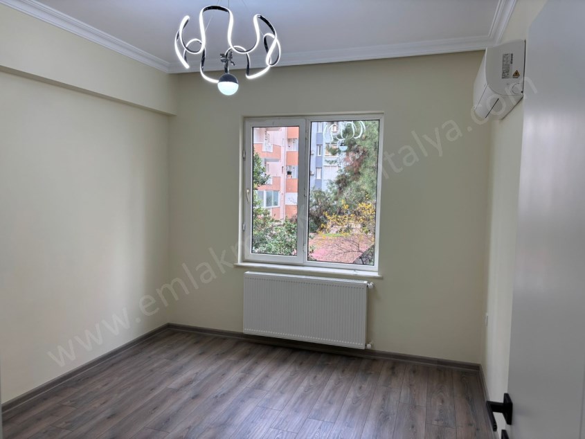 KONYAALTI SAHİLİNE YÜRÜYÜŞ MESAFESİNDE İÇİ YAPILI 2+1