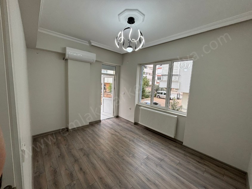 KONYAALTI SAHİLİNE YÜRÜYÜŞ MESAFESİNDE İÇİ YAPILI 2+1