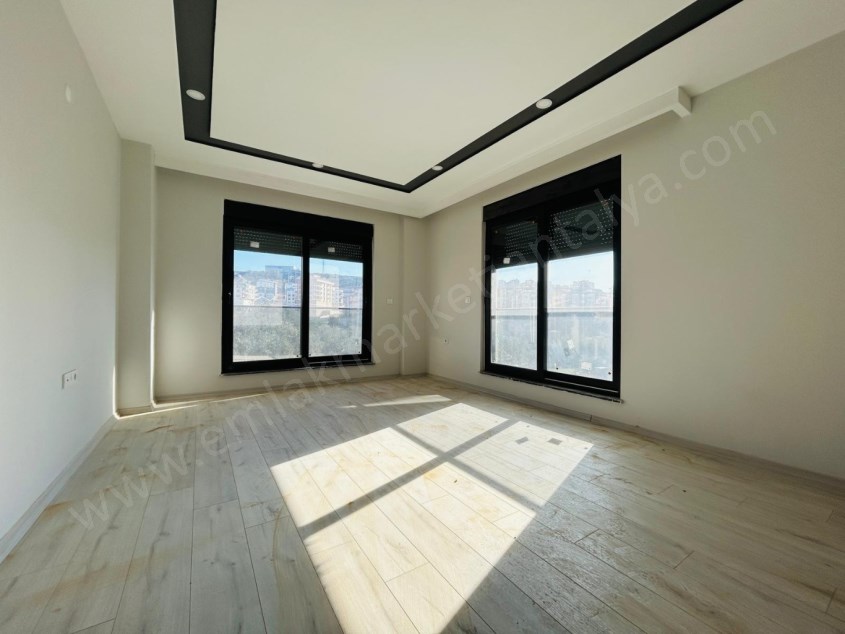 ŞEHİR HASTANESİNE 3 DAKİKA SİTE İÇİ BAHÇELİ LÜKS 4+1 DUBLEKS