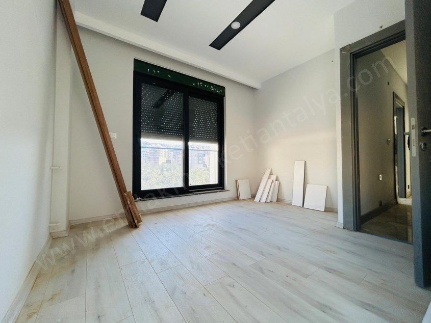 ŞEHİR HASTANESİNE 3 DAKİKA SİTE İÇİ BAHÇELİ LÜKS 4+1 DUBLEKS