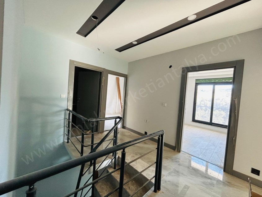 ŞEHİR HASTANESİNE 3 DAKİKA SİTE İÇİ BAHÇELİ LÜKS 4+1 DUBLEKS