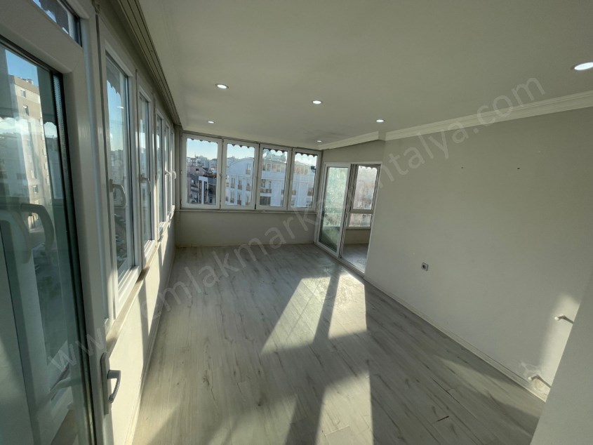  CADDE ÜZERİNDE FIRSAT 5+2 DAİRE 